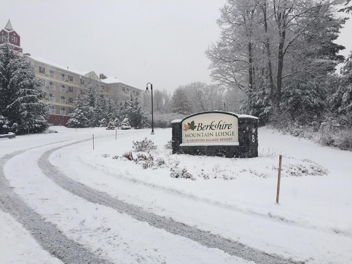 Berkshire Mountain Lodge Pittsfield Exterior photo
